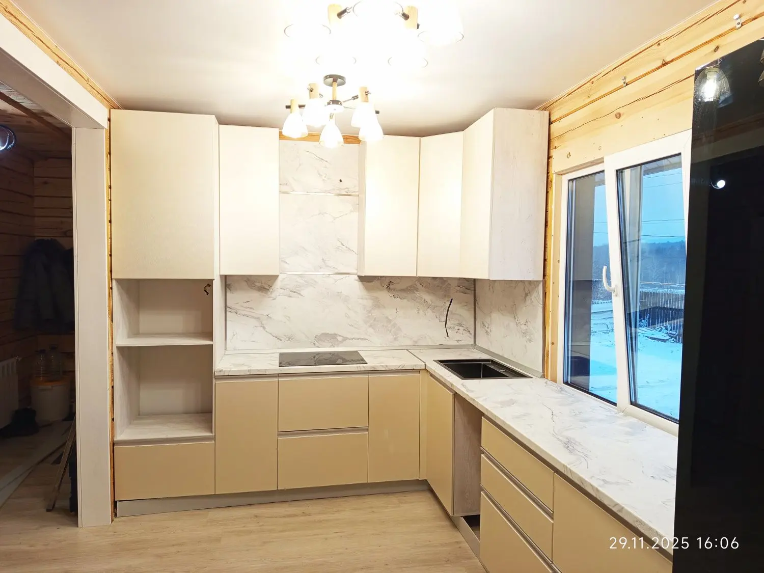 Кухонный гарнитур: гармония стиля и функциональности Кухонный гарнитур: гармония стиля и функциональности