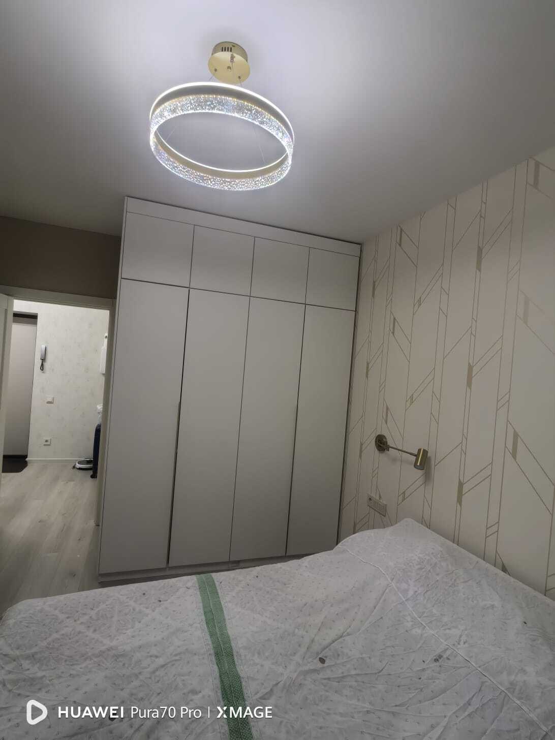 Шкаф распашной «Холодный лёд»: гармония стиля и функциональности Шкаф распашной «Холодный лёд»: гармония стиля и функциональности