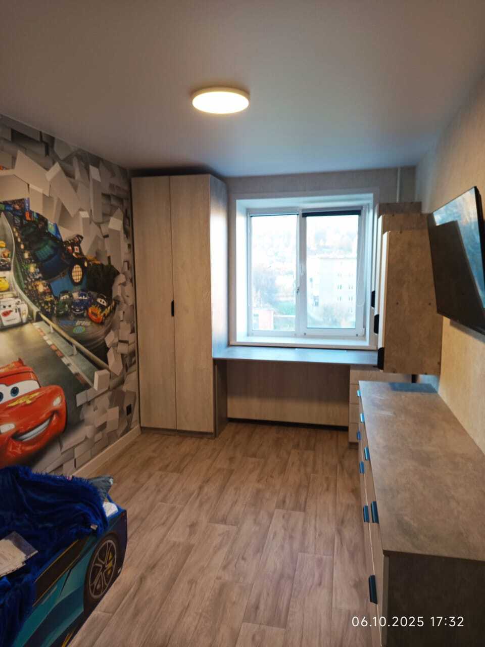 Детская комната с зонированием: решение для учёбы и отдыха Детская комната с зонированием: решение для учёбы и отдыха