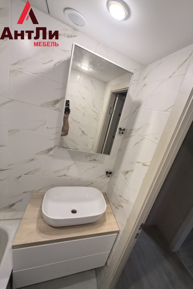 Комплект мебели для ванной комнаты гармония стиля и функциональности Комплект мебели для ванной комнаты гармония стиля и функциональности